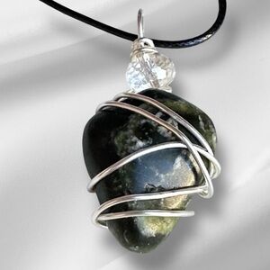 RUBYRUDI Artisan Pendant Necklace Serpentine, Healerite Wire Wrapped 5518 G